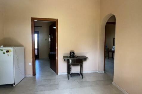 entrance hall of the apartment 