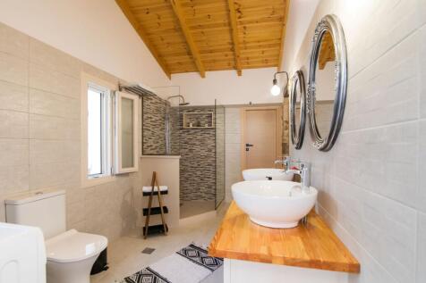 Shower room upstairs