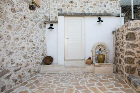 Rear courtyard