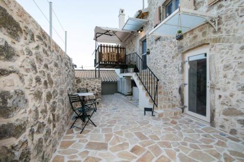 Rear courtyard