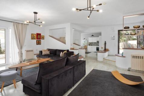 Lower floor/full shot