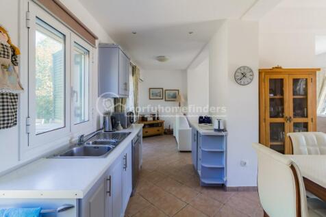 Kitchen to sitting room