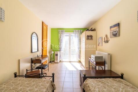 Twin room to outside