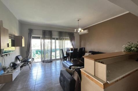 Kitchen to sitting/view