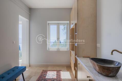 NH - Ensuite to view
