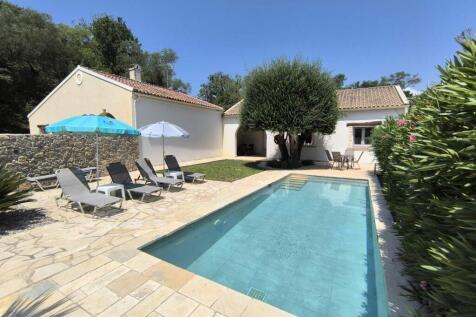 Pool to house