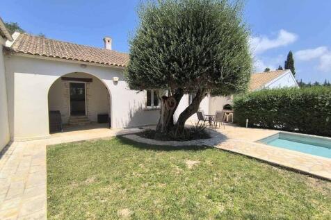 Lawn to house