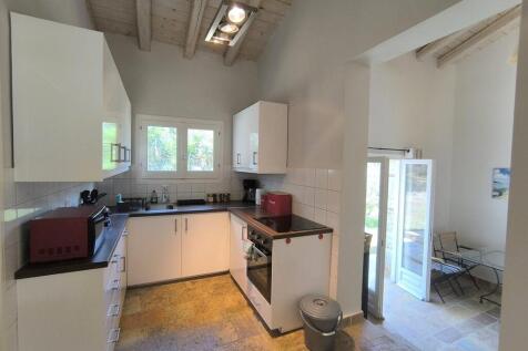 Kitchen to dining/sitting