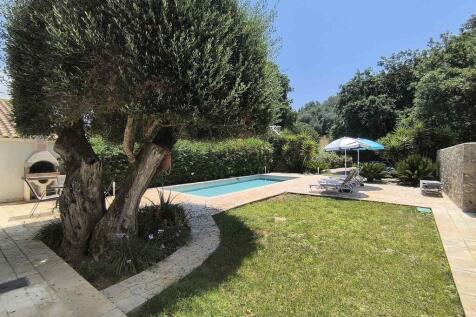 Lawn/bbq/pool