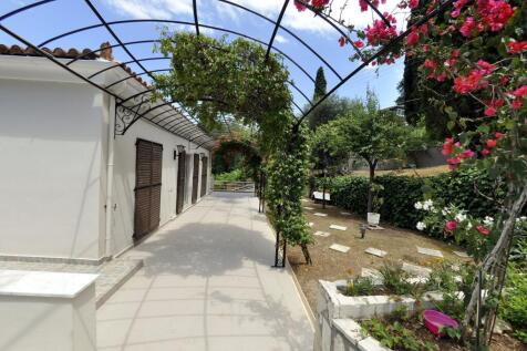 Main house covered terrace