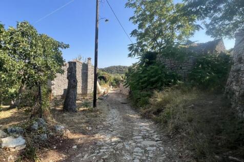 Road to the tavernas