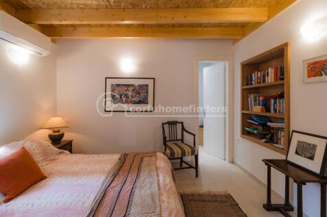 Main bedroom to ensuite