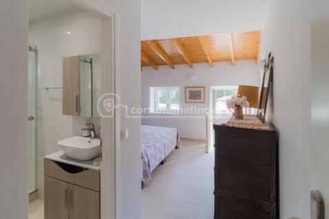 First bedroom ensuite and bed