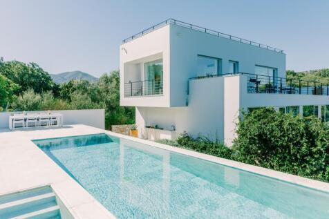 Pool to house and upper terrace