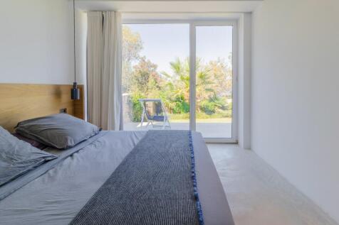 Bedroom to garden