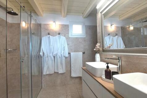 Ensuite shower room