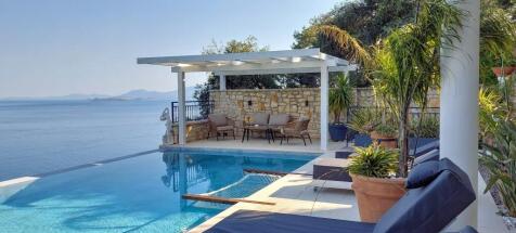 Swimming pool to sitting area