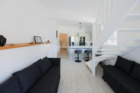 Sitting room to kitchen