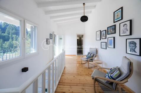 Landing upstairs