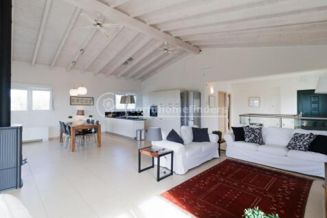 Sitting/dining/kitchen