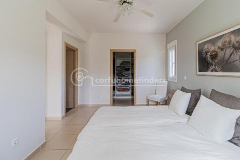 Master to dressing room and ensuite