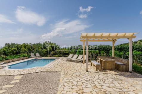 Pool terrace and eating area