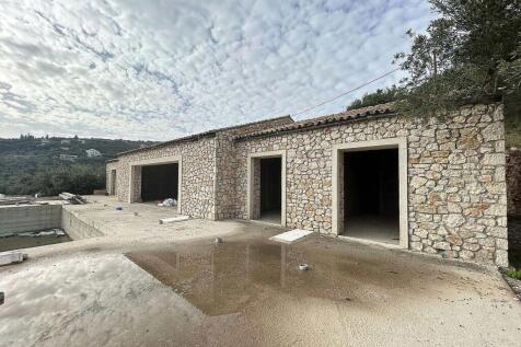 Pool terrace to house