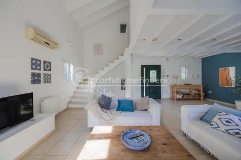 Sitting room to staircase