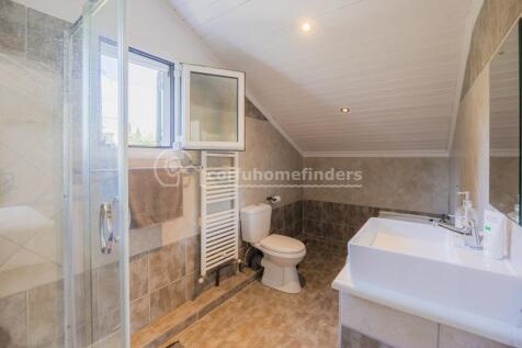 Main ensuite