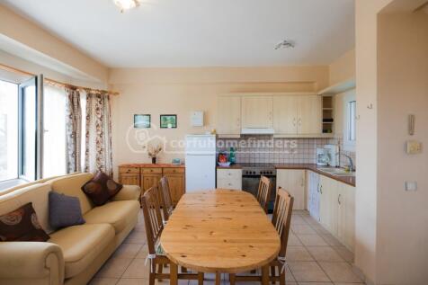 Sitting room to kitchen