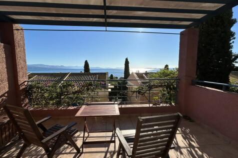 Upper apartment terrace