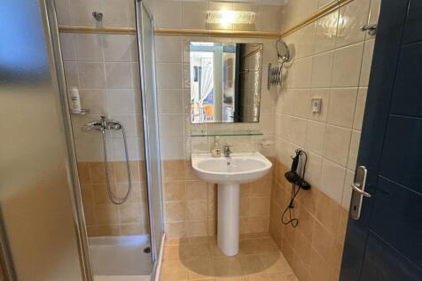 LA shower room