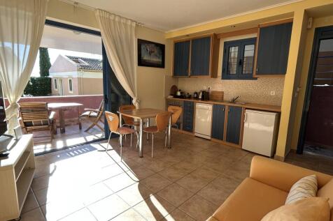 LA sitting to kitchen