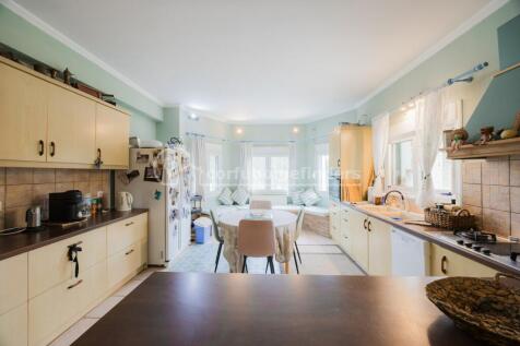 Kitchen to dining