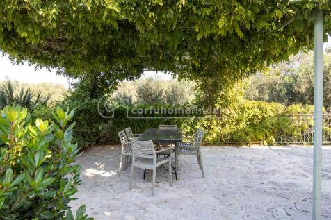 Wisteria eating area