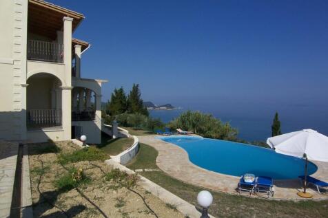 Villa, pool and sea