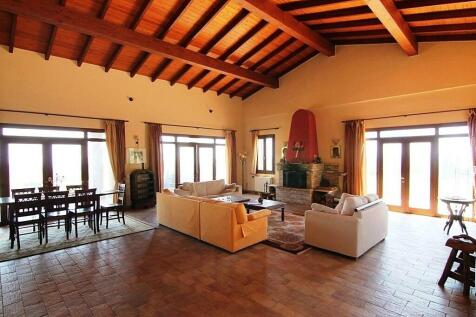 Sitting/dining room