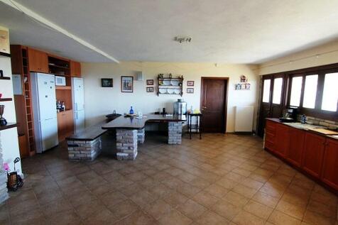 Kitchen to dining