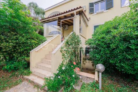 Steps up to front door