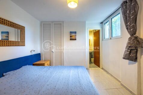 Bedroom to WC