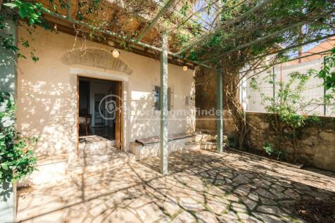 Terrace to house