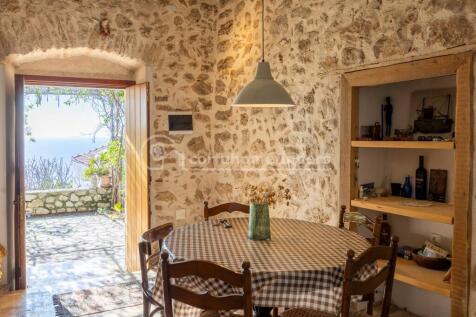 Dining area to front door