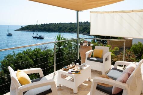 Sitting area to sea view