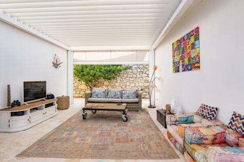 Outdoor sitting area