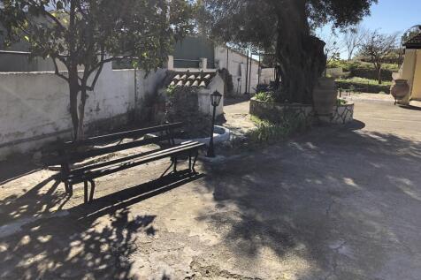 Back courtyard/parking