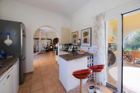 Kitchen to sitting room