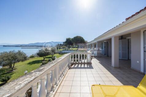 Whole terrace/garden/sea