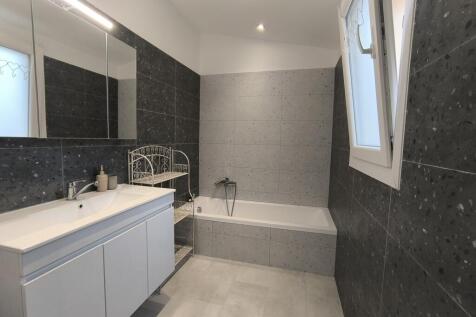 Upstairs bathroom