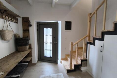 Hallway to staircase