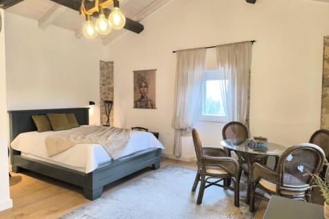Bedroom whole